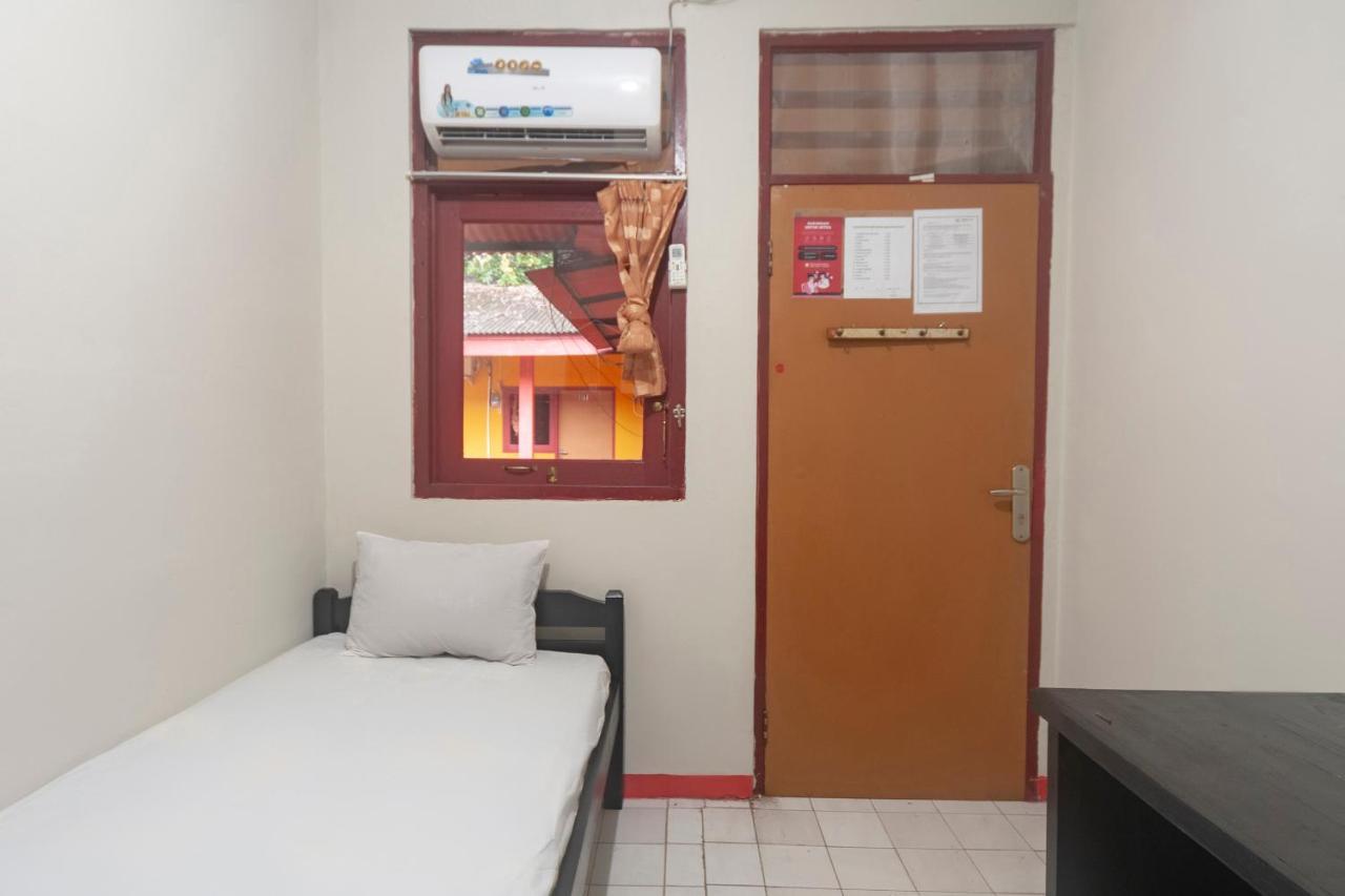 Oyo Life 3034 Taman Melati Hotel Depok Eksteriør billede